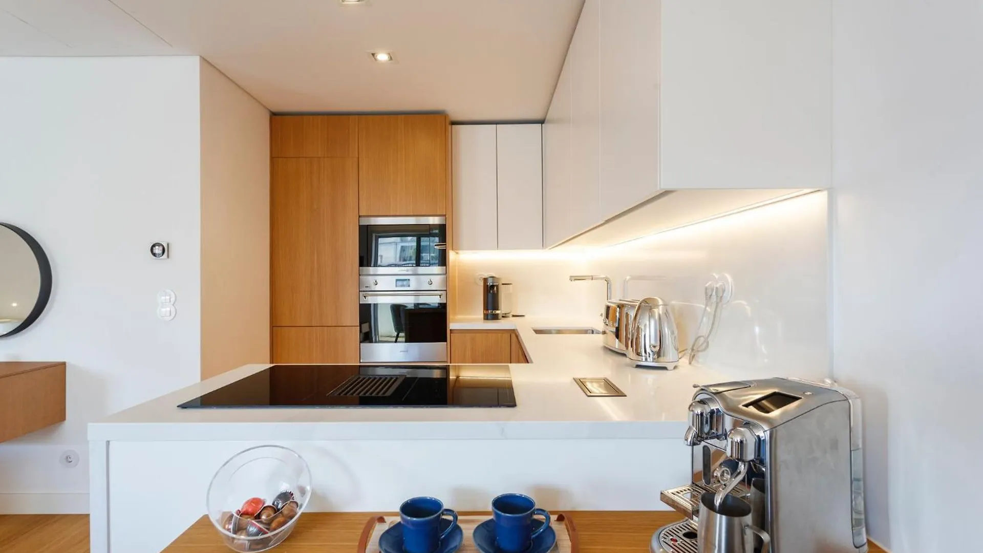 Luxury Suite With Balcony And Shared Accommodation In The Parque Eduardo VII Area Lissabon Portugal