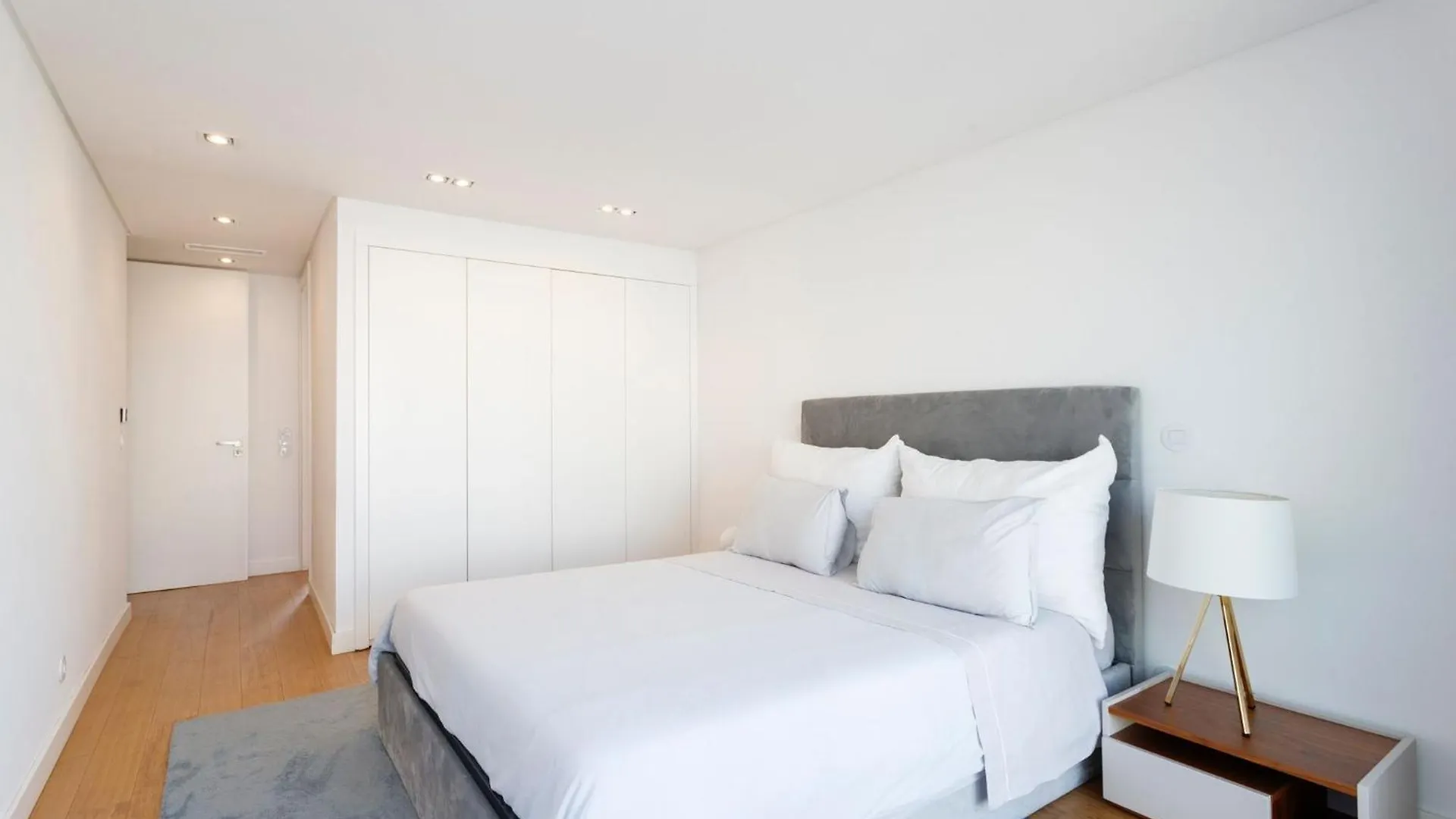 Luxury Suite With Balcony And Shared Accommodation In The Parque Eduardo VII Area Lissabon