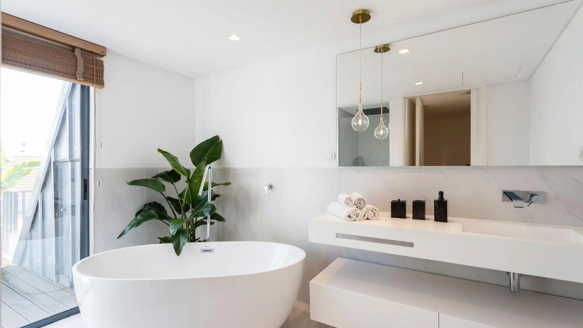 Accommodatie bij particulieren Luxury Suite With Balcony And Shared Accommodation In The Parque Eduardo VII Area Lissabon