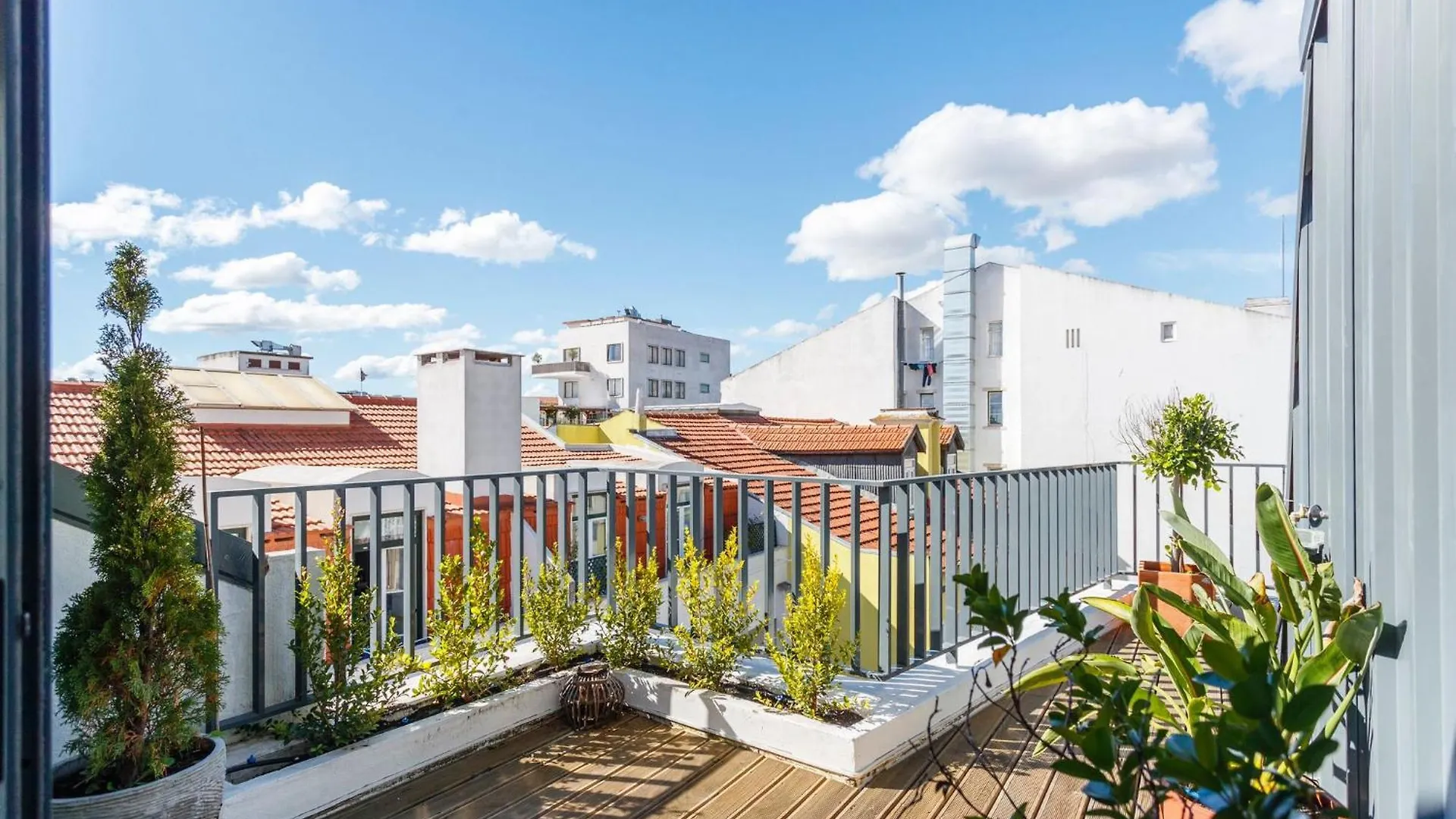 Accommodatie bij particulieren Luxury Suite With Balcony And Shared Accommodation In The Parque Eduardo VII Area Lissabon